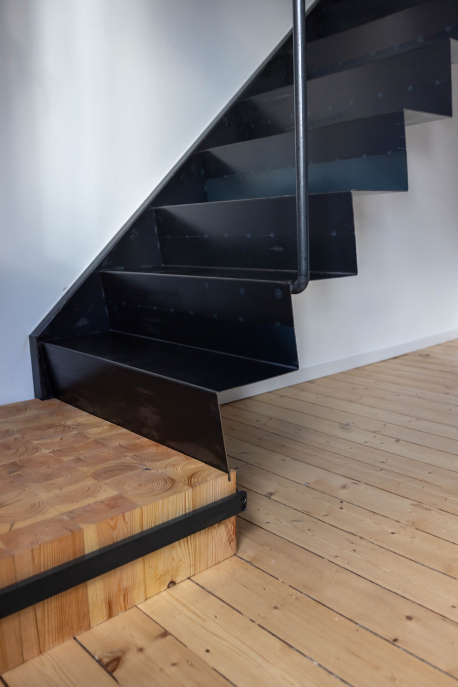 projekt 25 innentreppe Gjergji TREPPE 9805